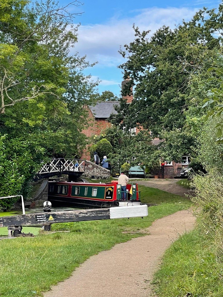 Eskader England Trång och trixigt på Stratford upon-Avon-Canal